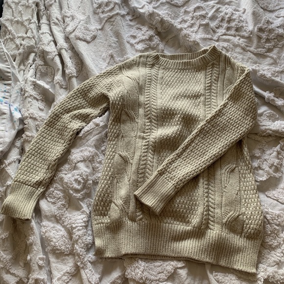 Sweater - Picture 1 of 2